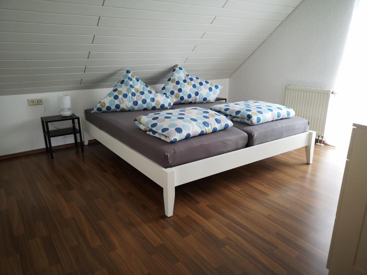 Familienfreundliche Ferienwohnung Mit Wohlfuehlbalkon Und Kostenlosem Parkplatz Nahe Messe Und Bodensee Meckenbeuren Bagian luar foto